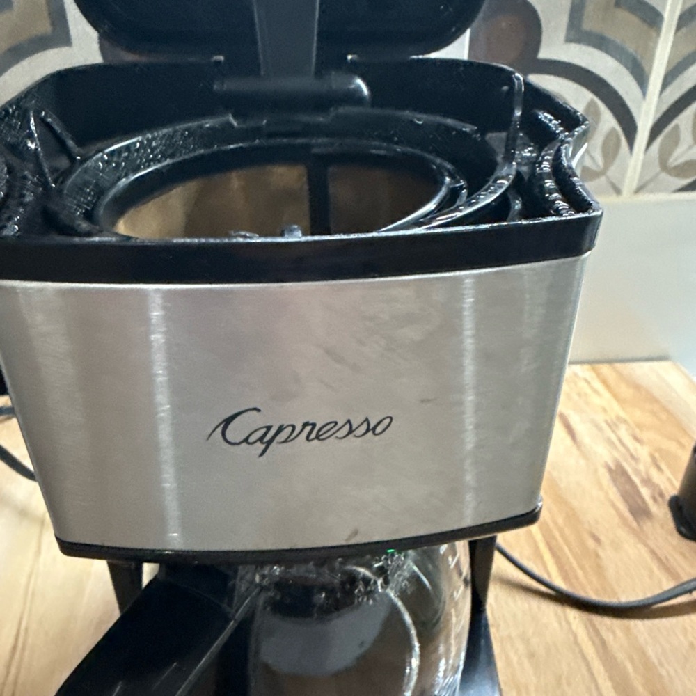 Capresso Black and Silver Coffee Maker mini 5 cups - Picture 3 of 8